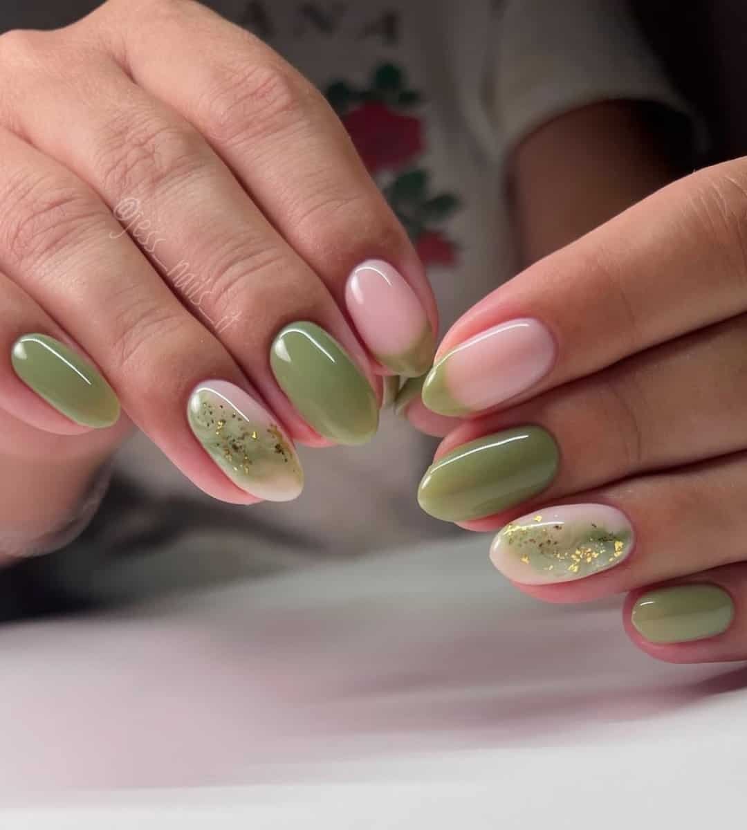 Classic Green Marbles & Glitters Nails