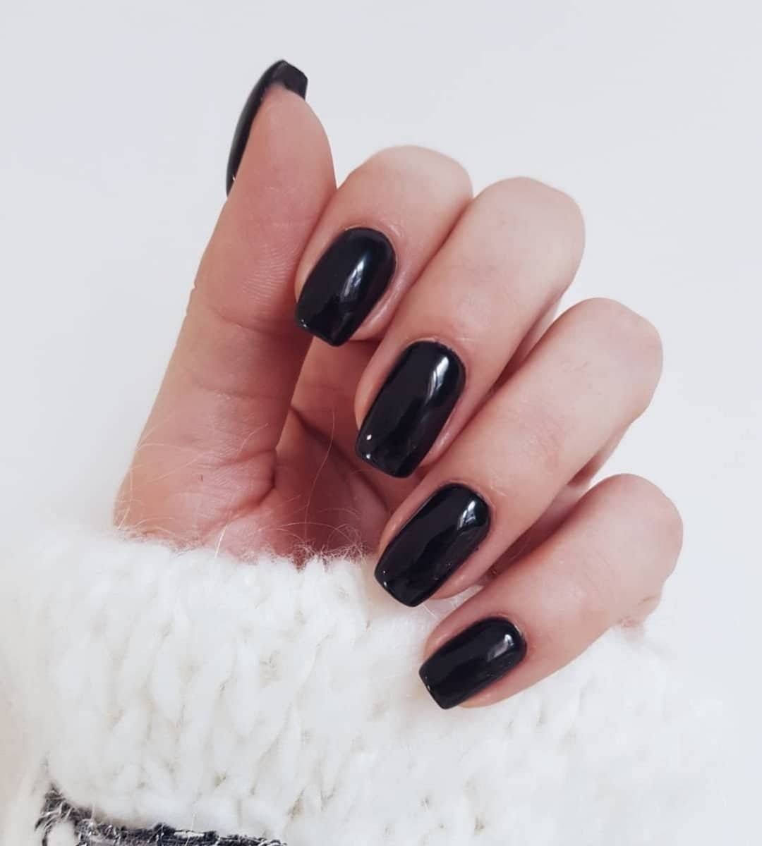 Glossy  short black nails